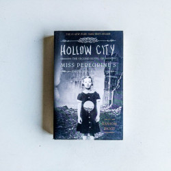 Hollow City: The Second Novel of Miss Peregrines Children