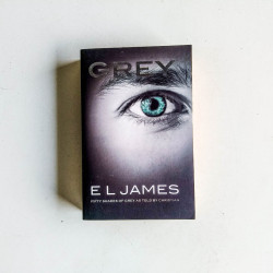 Grey: Fifty Shades Of Grey As Told By Christian (Uk Edition)