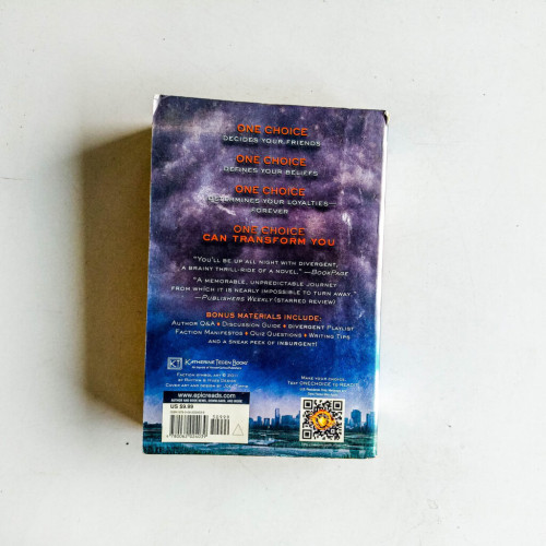 Divergent (Divergent Trilogy) Divergent (Divergent Trilogy)