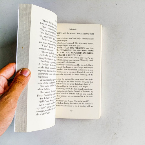 Hell's Bells: A Samuel Johnson Adventure (2) Hell's Bells: A Samuel Johnson Adventure (2)